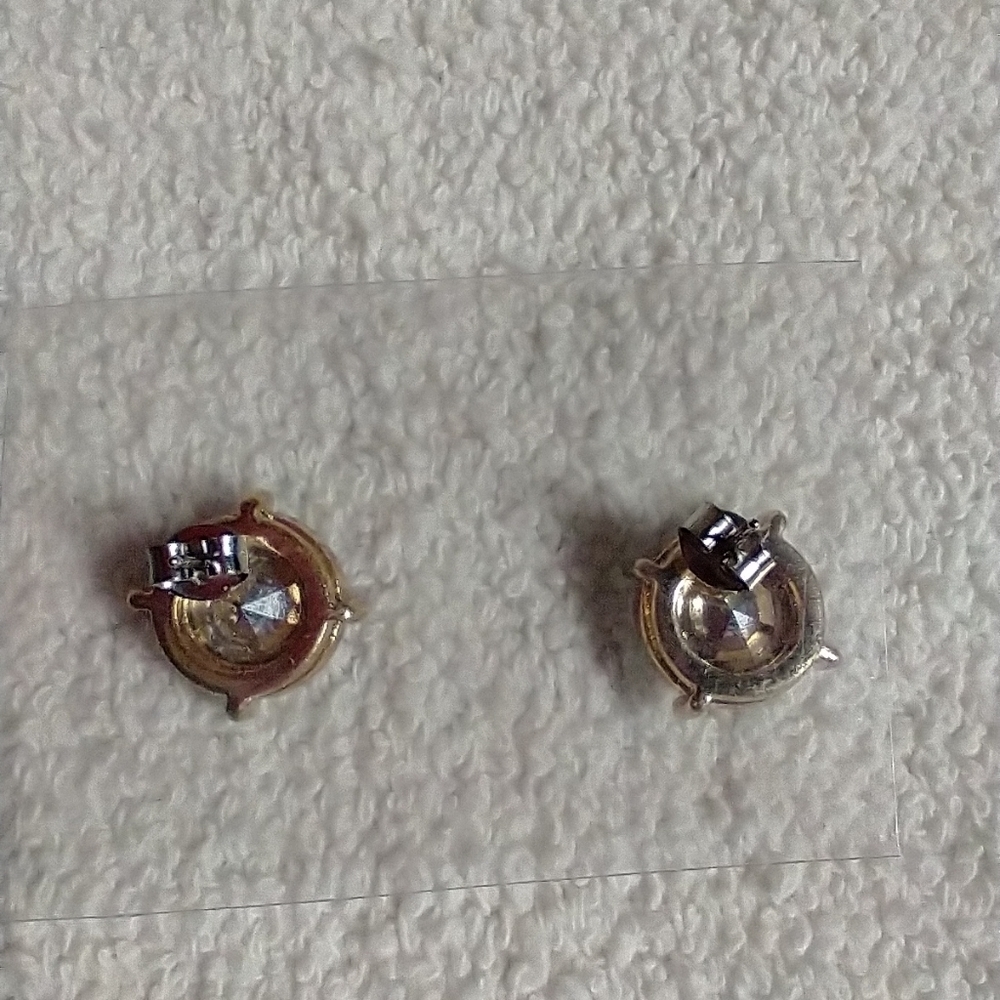 Clear button post earrings - Picture 2 of 3